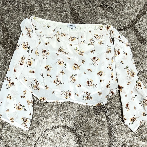 White Floral off the shoulder top - Picture 2 of 5